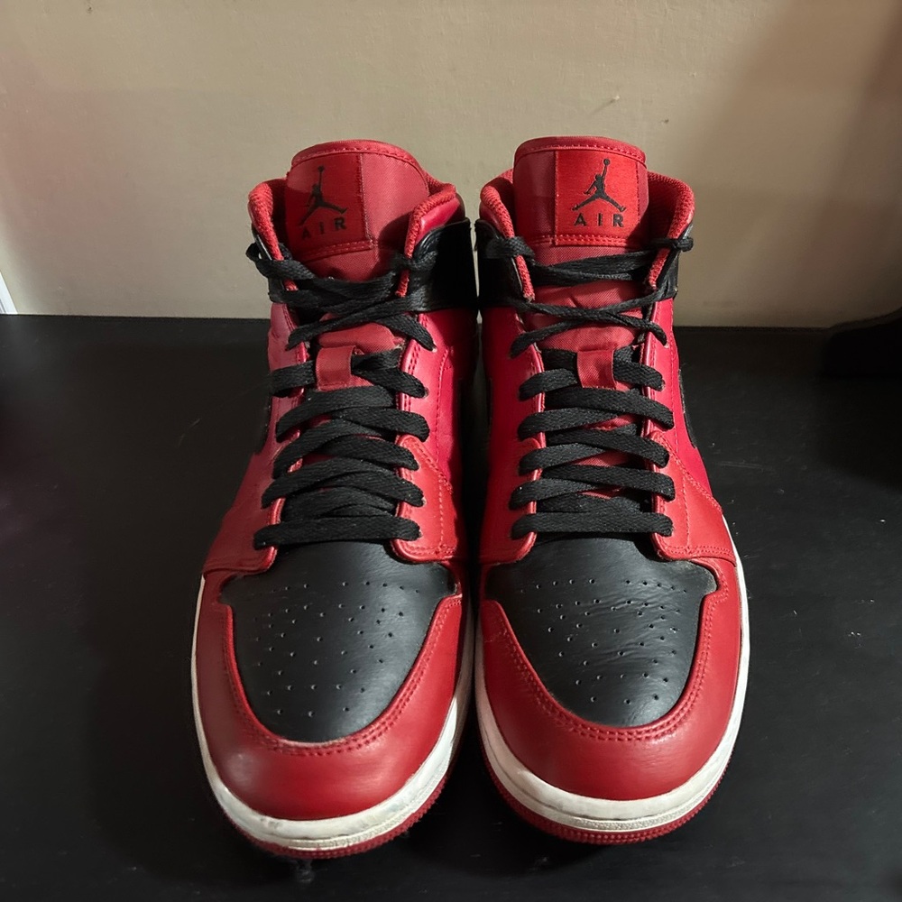 Jordan 1 Reverse Bred Men’s Size 9 - Picture 2 of 3